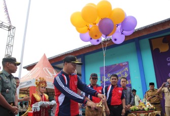 Gubernur Bengkulu Rohidin Mersyah Saat Membuka Secara Resmi Acara Cendana Fair ke XVII di SMAN 5 Kota Bengkulu 