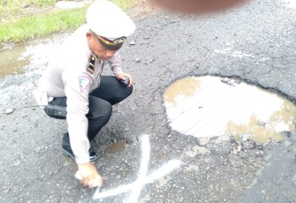 Satlantas Polres Batang Survei Jalan Rusak 