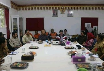 Audiensi Bupati Lambar bersama pihak PT NM