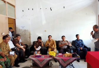 Musyawarah bersama di kantor Camat Kinal