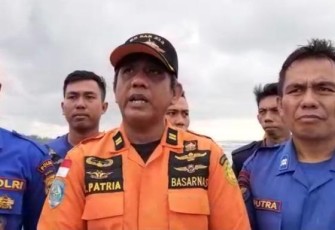 Staf operasi Basarnas Yudi Patria saat memberi keterangan ke awak media