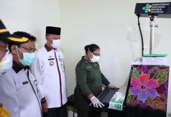 Walikota Tanjung Pinang Tinjau Alat Screening di Pelabuhan Internasional Sri Bintan Pura