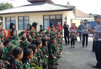  Murid TK Kunjungi Polres Lampung Barat 