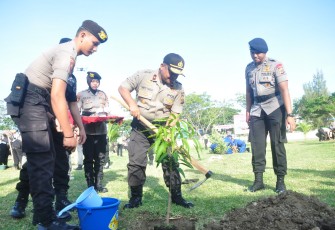 Kapolda Aceh saat tanam pohon