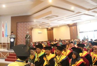 Wisuda Angkatan Pertama Politeknik Baja Tegal