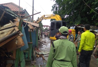 Koramil 701/Kranji Amankan jalannya Penertiban Bangunan Liar di Jakasampurna Bekasi