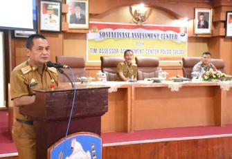Sekretaris Daerah Kabupaten Soppeng Drs. A.Tenri Sessu M.Si saat membuka sosialisasi