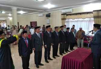 7 pejabat eselon II jajaran Pemkab Aceh Singkil saat dilantik oleh Wakil Bupati