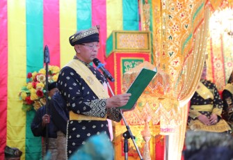 Pimpinan DPRD Terima Gelar Adat dari LAM