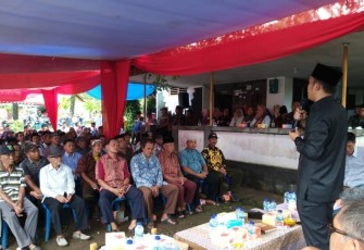 Warga saat menyampaikan keluhannya bertepatan dengan reses dewan