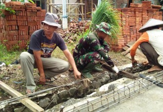TNI Ini Merangkai Besi