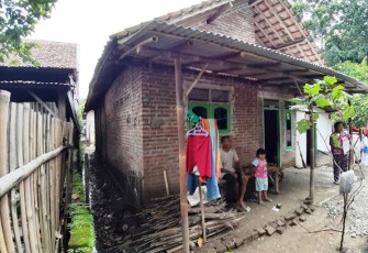 Rumah Berlantai Tanah Ini Pas Dijadikan Sasaran Rehab TMMD Reguler Pekalongan