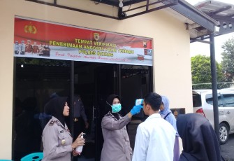 Pendaftar Calon Anggota Polri Dicek Suhu Tubuh
