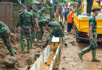 Pembuatan Drainase RW01 Jatimulya Dipastikan Tepat Waktu Selesai