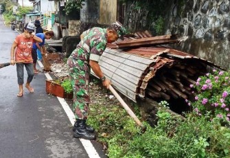 Babinsa Ajak Warga Tangkal Corona