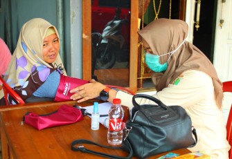 Tim Kesehatan Satgas TMMD 107 Kodim 0508/Depok Pantau Kesehatan Masyarakat 