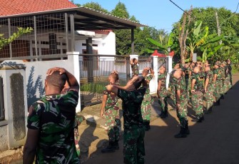 Personel Satgas TMMD Kodim Depok Olahraga Pagi di Lokasi Sasaran