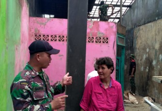 Janda 7 Anak Ini Terharu Rumahnya Direnovasi Satgas TMMD