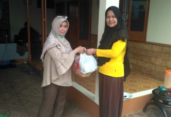 Pemilik Toko Snack Ini Sukarela Bantu Satgas TMMD Kodim 0508/Depok