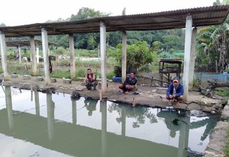 Satunya Satgas TMMD 107 Kodim Depok Mancing Bareng Warga