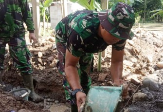 Anggota Zipur yang Jadi Tukang Andalan di Lokasi TMMD