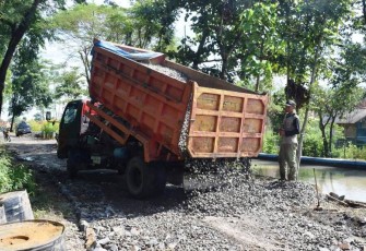 Dropping Material TMMD Reguler Pekalongan Juga Tak Kenal Libur