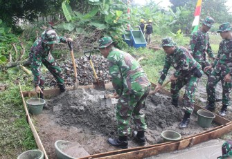 Pengecoran Jalan Dimulai Hari Pertama TMMD 107 Kodim 0508 Depok