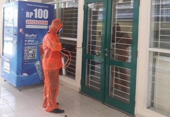 UIN SGD Lakukan Penyemprotan Disinfektan