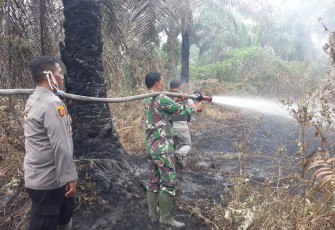 Soliditas TNI-Polri Dalam Mengatasi Kebakaran Lahan Masyarakat