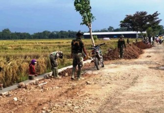 Finishing Talud di Dua Titik Dikebut