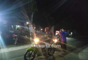 Tim Relawan Penanganan Covid-19 Desa Bendowulung saat Lakukan Pemeriksaan Pengguna Jalan (Foto : Faisal NR / Klikwarta.com)