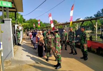 Warga Lepas Satgas TMMD ke 107 ke Kesatuan Masing-Masing 