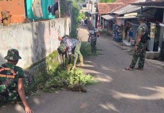 Satgas TMMD Kerja Bakti Bersihkan Jalanan