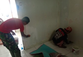Rumah Nyai Marni Diperbaiki Satgas TMMD ke 107