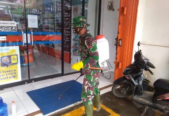Warga Diberi Pemahaman Covid-19 dan Penyemprotan Disinfektan