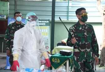 Jajaran Korem 074/Warastratama mengadakan pelatihan teknis pemakaian APD kepada anggotanya.