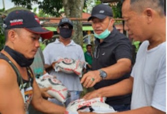 Sekdakab Asahan Berikan Bantuan Sembako Kepada Para Supir Angkutan Umum 