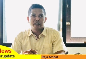 Kepala Kantor Distrik Kota Waisai Alfred Suruan S. STP