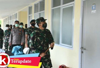 Kolonel Inf Harnoto Danrem 033/WP selaku Dansatgasgabpad saat meninjau RS Khusus Infeksi Covid-19 di Pulau Galang Kota Batam Kepri