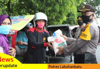 Polres Labuhanbatu Bagi Beras ke Abang Becak