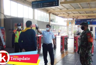 Anggota Koramil 02/Btc Pantau Stasiun KA Poris Gaga