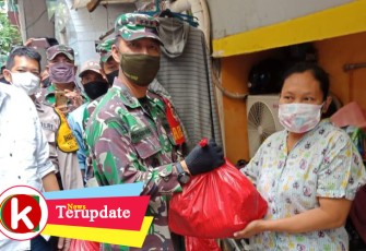 Dandim 0502/JU Bagikan Paket Sembako Kepada Warga Terdampak Covid-19
