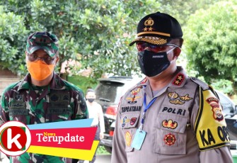 Kapolda Bengkulu di sela-sela penyaluran Alat Pelindung Diri (APD)