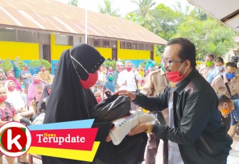  Membantu Beban Sesama