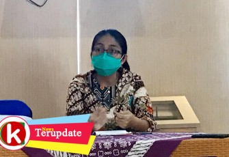 Jubir Tim Satgas Covid-19 Raja Ampat dr Rosenda pada saat Konferensi Pers di Kantor Bupati Minggu (17/05/2020).
