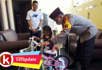 Kapolres Batang beri apresiasi ke putri anggota Satlantas Polres Batang Aipda Tekad Andri