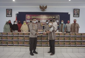 Alumni Akpol 1999 Endra Dharmalaksana Bagikan Ribuan Paket Sembako di Jawa Tengah