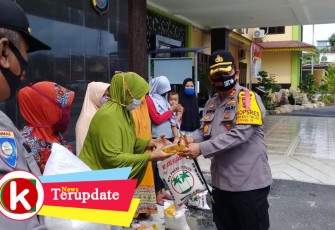 Kapolres Batu Bara Beri Sembako Pada Masyarakat