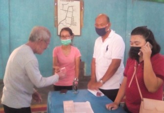 Penyaluran BST di Kelurahan Manembo-nembo