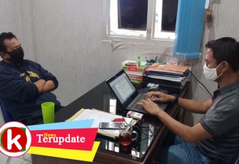 Penyidik saat periksa salah satu oknum pemerasan